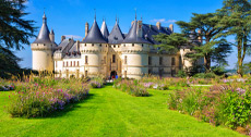 Château français au milieu d'un parc